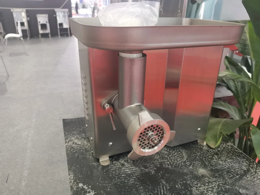 Come utilizzare un tritacarne professionale: una guida completa per le aziende del settore alimentare